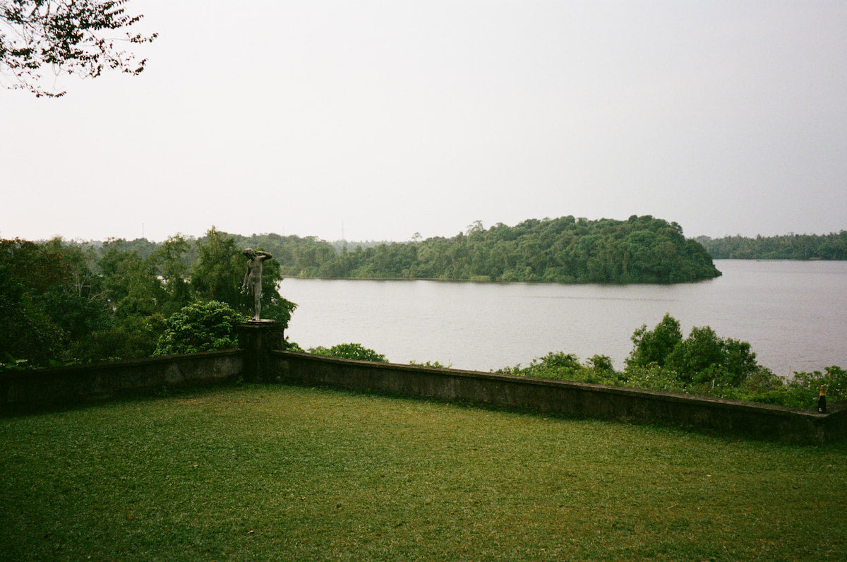 Lagoon view at Lunuganga hotel in Sri Lanka - by Hyeroi